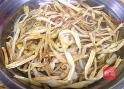 黄花菜排骨汤的做法图解3