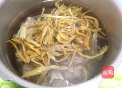 黄花菜排骨汤的做法图解6