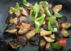 小炒辣椒蘑菇的做法图解5