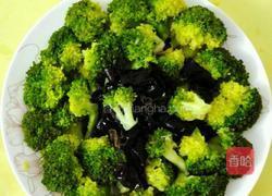 西兰花炒木耳的做法图解6