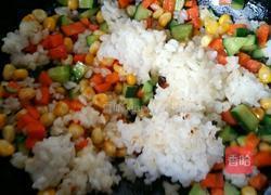菠萝玉米鸡丁炒饭的做法图解10