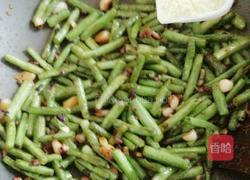 蒜香煸豆角的做法图解11