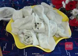 Illustration of making dumplings with pork and sophora flowers 24