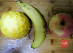 菠萝苹果香蕉汁的做法图解1