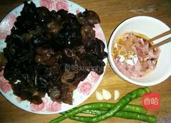 青椒炒木耳的做法图解1