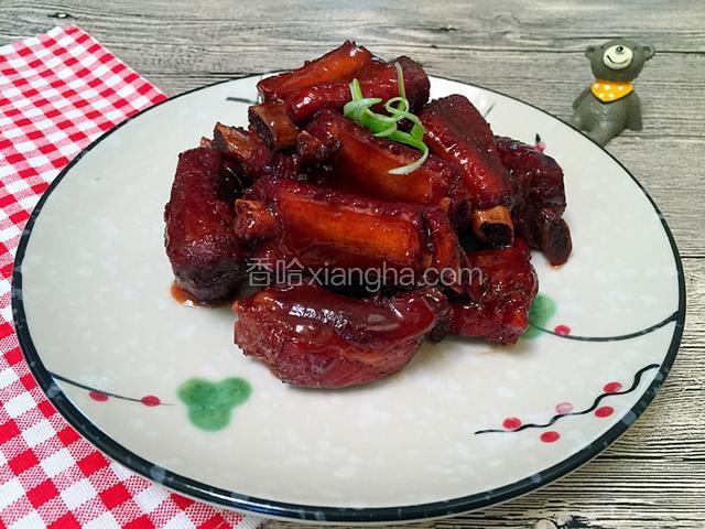 装饰摆盘就可以开动啦，趁热吃非常美味哦！