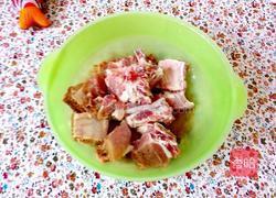 红烧排骨土豆的做法图解1