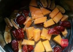 木瓜红枣炖鲜奶的做法图解4