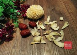 百合银耳汤的做法图解1