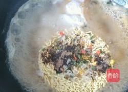 煮方便面的做法图解3