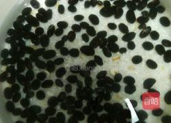 枸杞黑豆粥的做法图解3