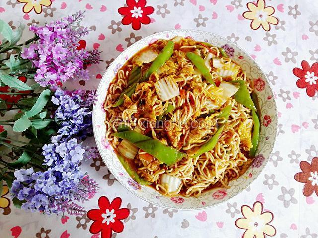 炒泡面成品图。