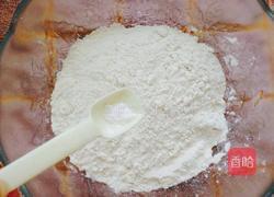 椒盐油酥饼的做法图解1