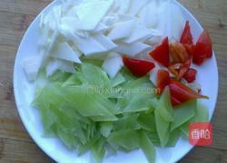 莴笋炒山药的做法图解3