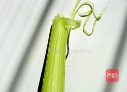 芹菜花生米的做法图解4