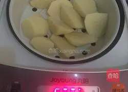 Illustration of how to make mashed potatoes with chicken sauce 3