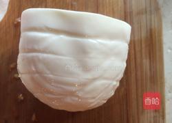 意式马苏里拉乳酪罗勒叶西红柿拼盘的做法图解4