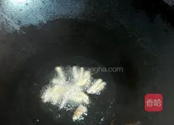 Illustration of how to make fried Pipi shrimps 2