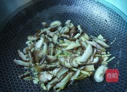 素炒香菇芹菜的做法图解4