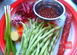 腊肠干煸四季豆的做法图解1