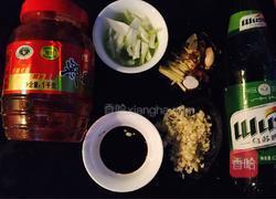 大蒜烧鲶鱼的做法图解1