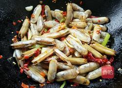 蒜味剁椒炒蛏子的做法图解5