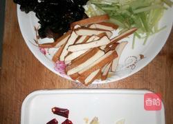 香芹木耳炒白干的做法图解2