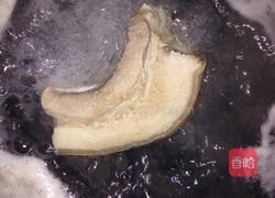 洋葱炒五花肉的做法图解1