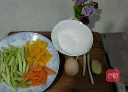 西芹炒虾仁的做法图解2