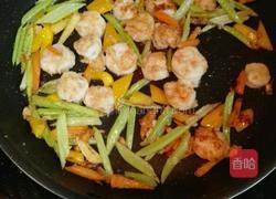 西芹炒虾仁的做法图解6