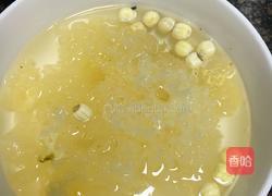 冰糖雪耳莲子糖水的做法图解1