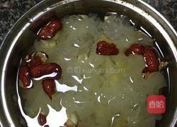 冰糖雪耳莲子糖水的做法图解3