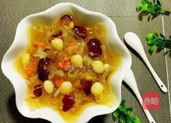 冰糖雪耳莲子糖水的做法图解5