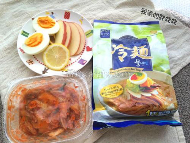 苹果片切好，熟鸡蛋切开，食材准备妥当