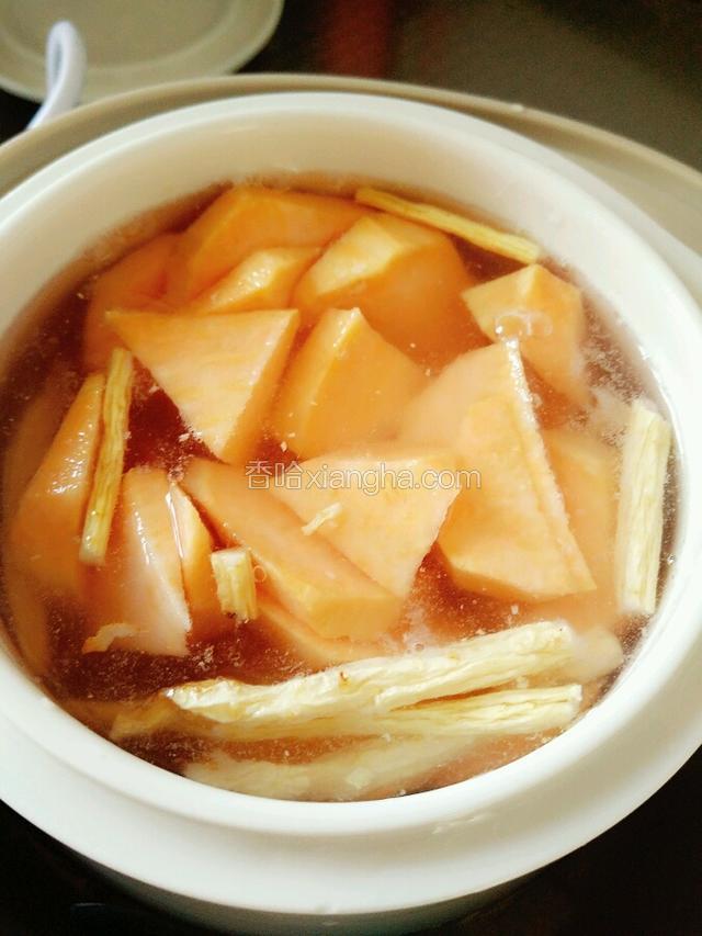放进食材以后的容量水位。