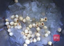 薏米莲子银耳羹的做法图解1