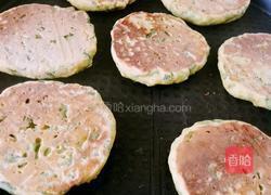 玉米面菜饼子的做法图解7