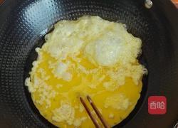 槐花韭菜鸡蛋包子的做法图解4