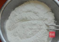 槐花韭菜鸡蛋包子的做法图解7