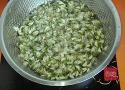 槐花韭菜鸡蛋包子的做法图解11