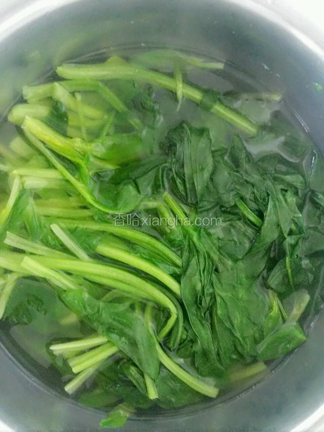用开水炒一下。