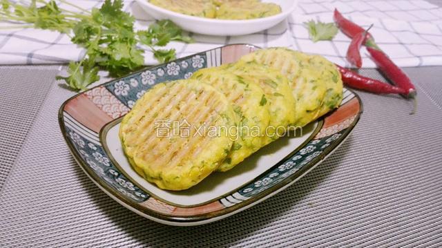 玉米面菜饼子
