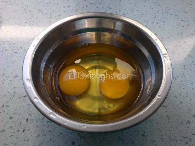 鸡蛋去皮。