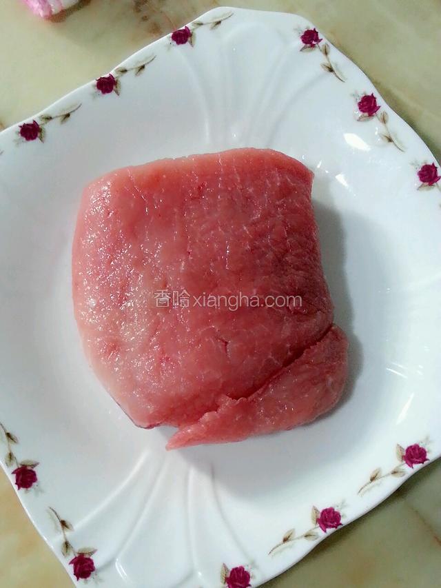 肉剁碎。