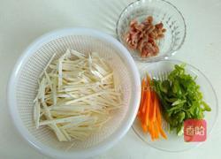 青椒茭白炒肉丝的做法图解1