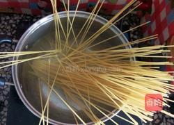 番茄火腿黑胡椒意面的做法图解4