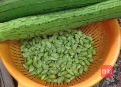 丝瓜毛豆的做法图解1