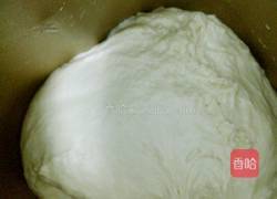葱香香肠面包的做法图解2