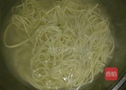 凉拌蛋丝凉面的做法图解1