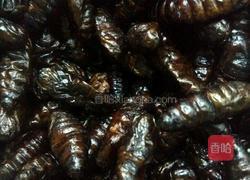 蚕蛹炒韭菜的做法图解1